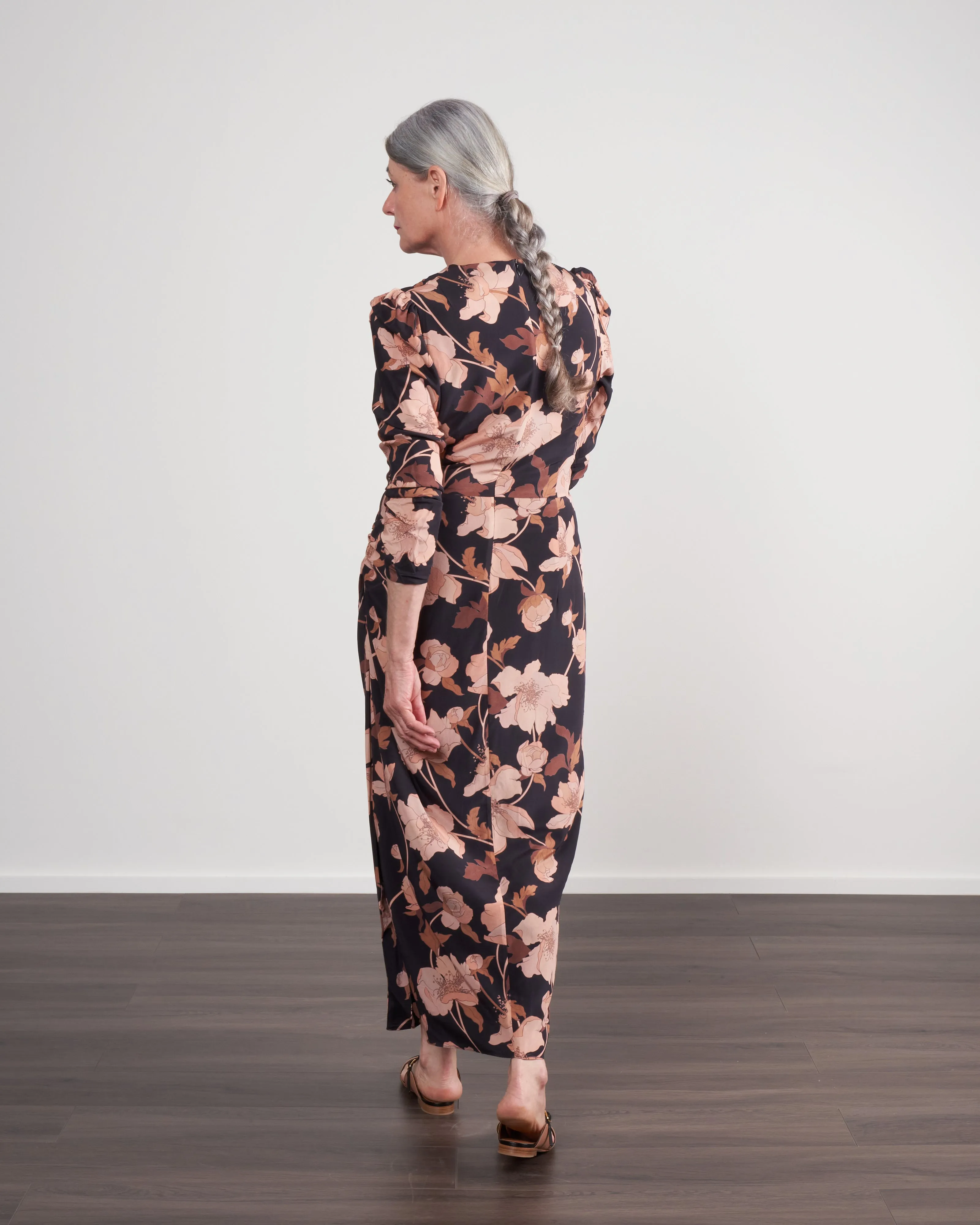 concert drape tuck midi dress - black peonies