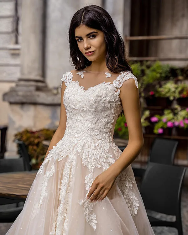 Delicate Lace Wedding Dresses Boat Neckline Cap Sleeve Sexy Sheer Back A-line Silhouette Tulle Skirt Bridal Gowns