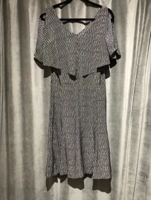 DEREK LAM Black and White Printed V Neck Short Sleeve Seta Silk Dress