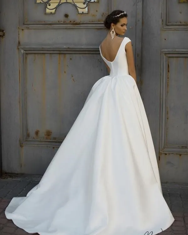 Fashion 2019 Satin Wedding Dresses Backless Modest A-line Wedding Gowns for Brides