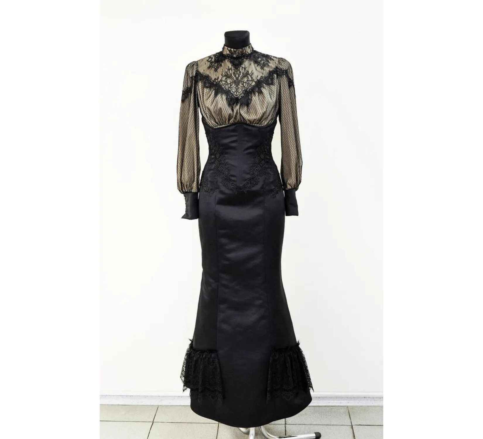 Gothic edwardian black cotton taffeta costume