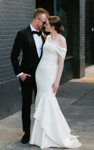 Mermaid One-shoulder Satin Sexy Wedding Dress Sleeveless With Court Train-716575