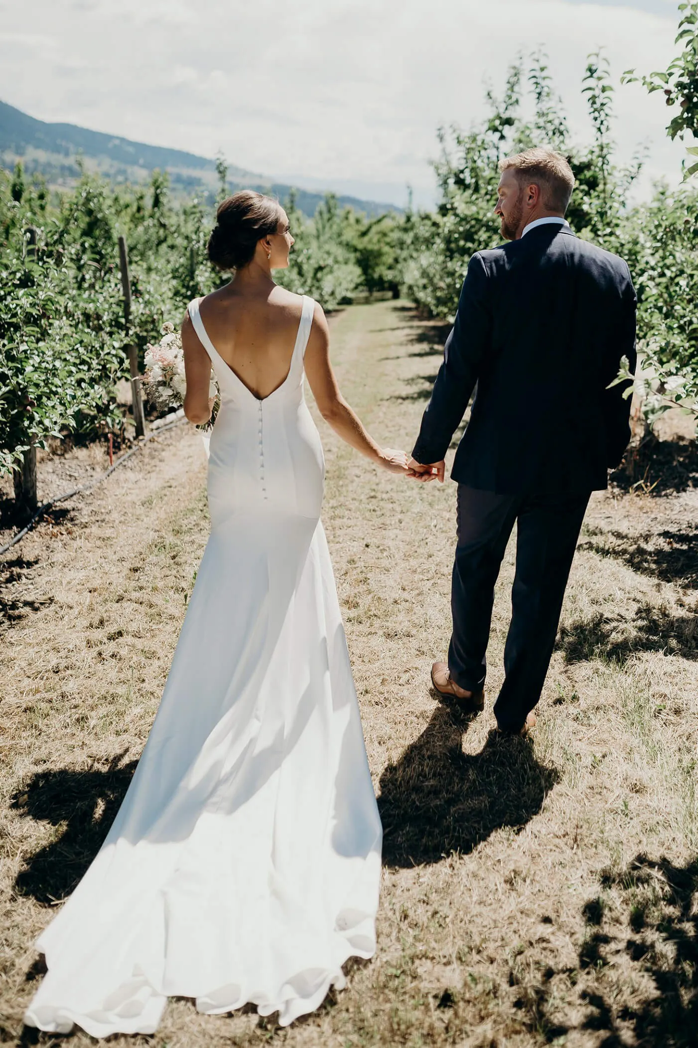 Modern Mermaid V-neck Sleeveless Wedding Gown With Buttons And Open Back-715814