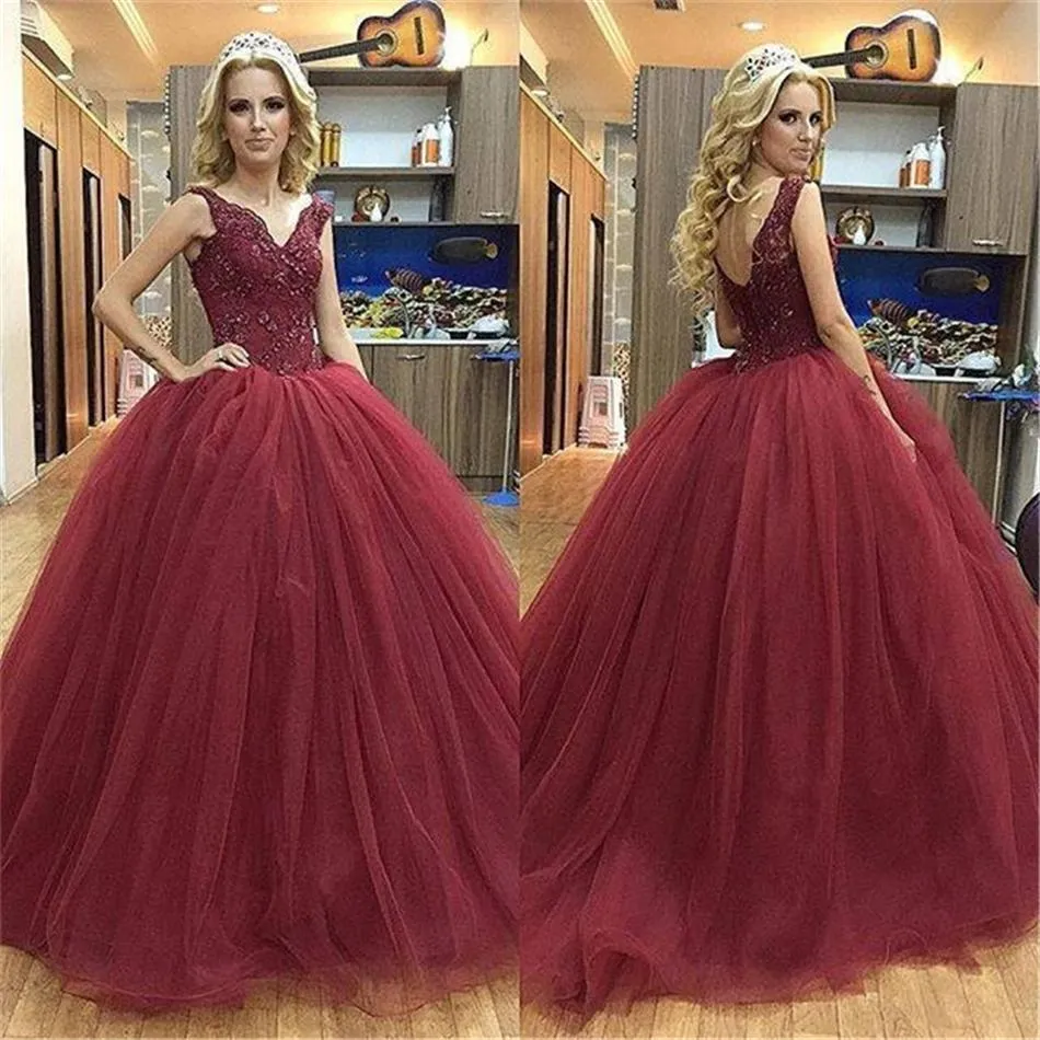 Popular 2018 Burgundy Quinceanera Dresses with V-Neck Beaded Lace Puffy Tulle Ruffles Ball Gowns Sweet 16 Dress