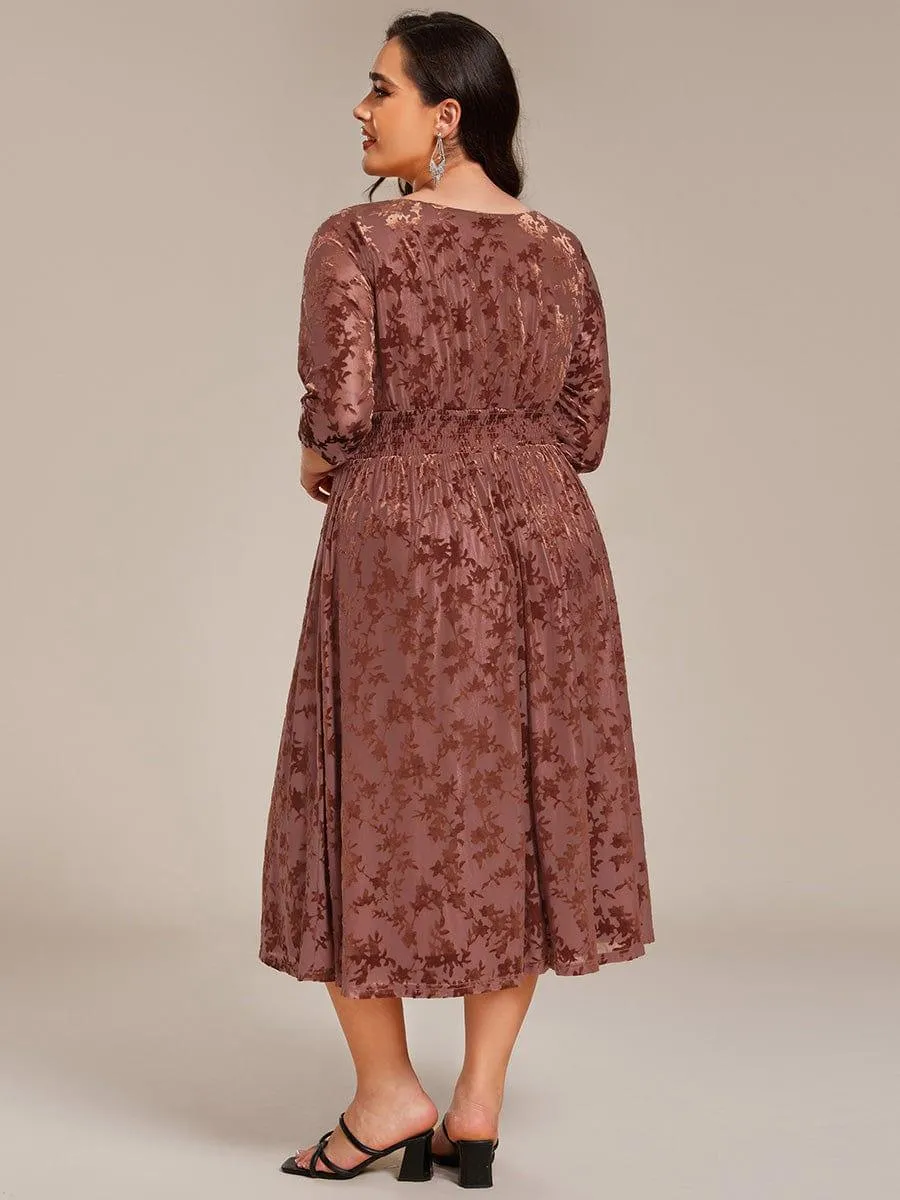 Robe d'invitée de mariage plissée à manches 3/4 en velours fleuri