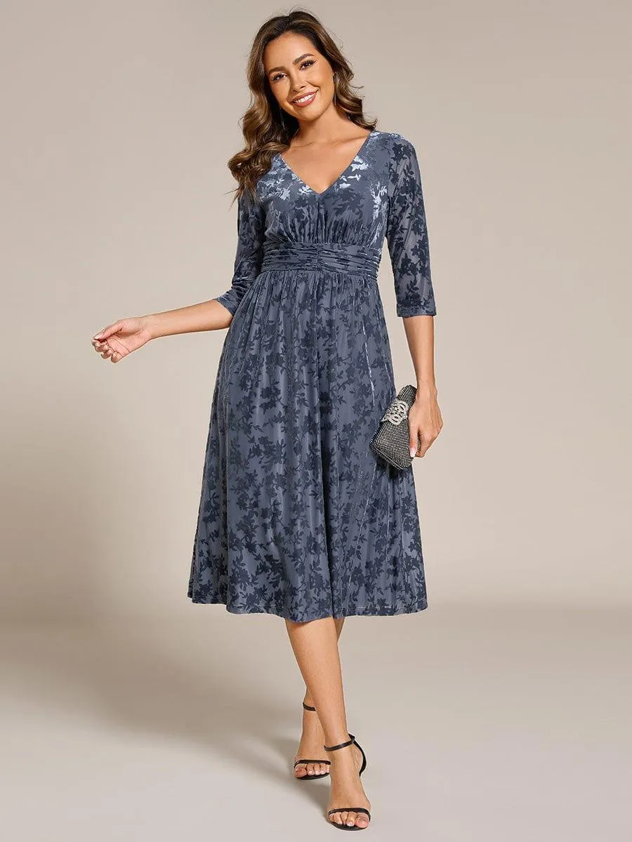 Robe d'invitée de mariage plissée à manches 3/4 en velours fleuri