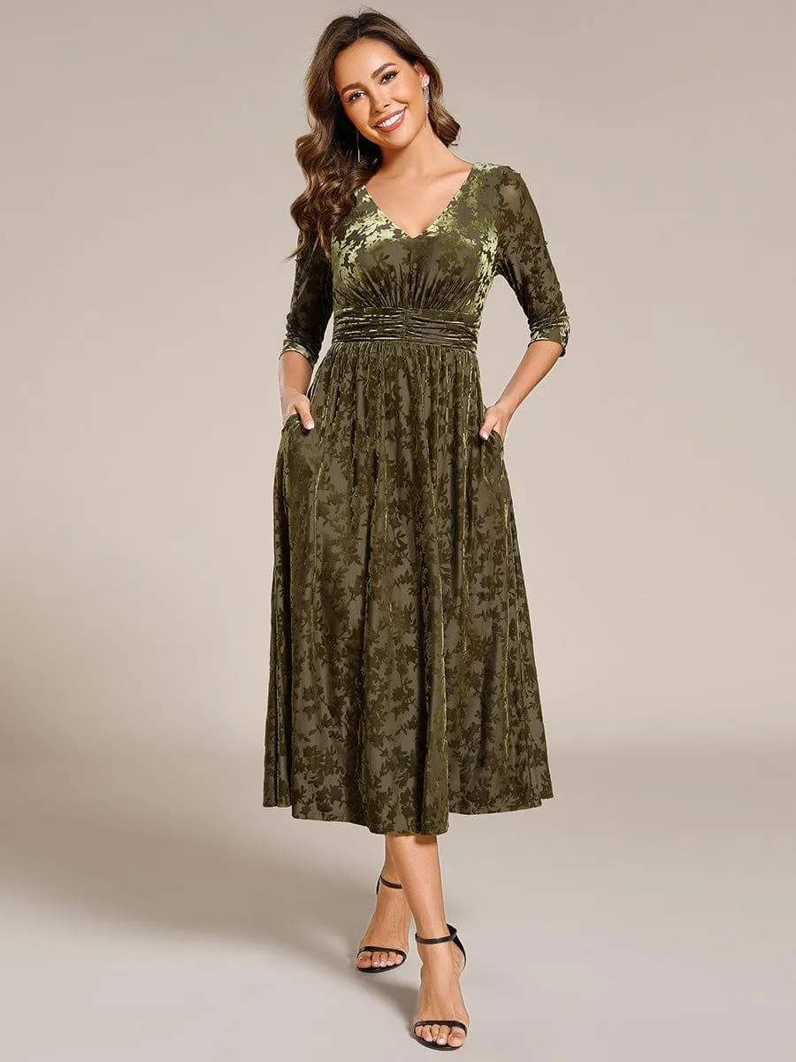 Robe d'invitée de mariage plissée à manches 3/4 en velours fleuri