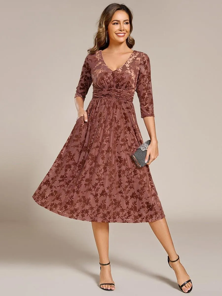 Robe d'invitée de mariage plissée à manches 3/4 en velours fleuri