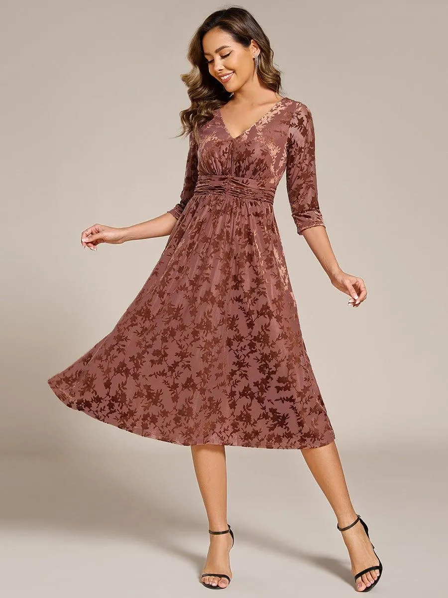 Robe d'invitée de mariage plissée à manches 3/4 en velours fleuri