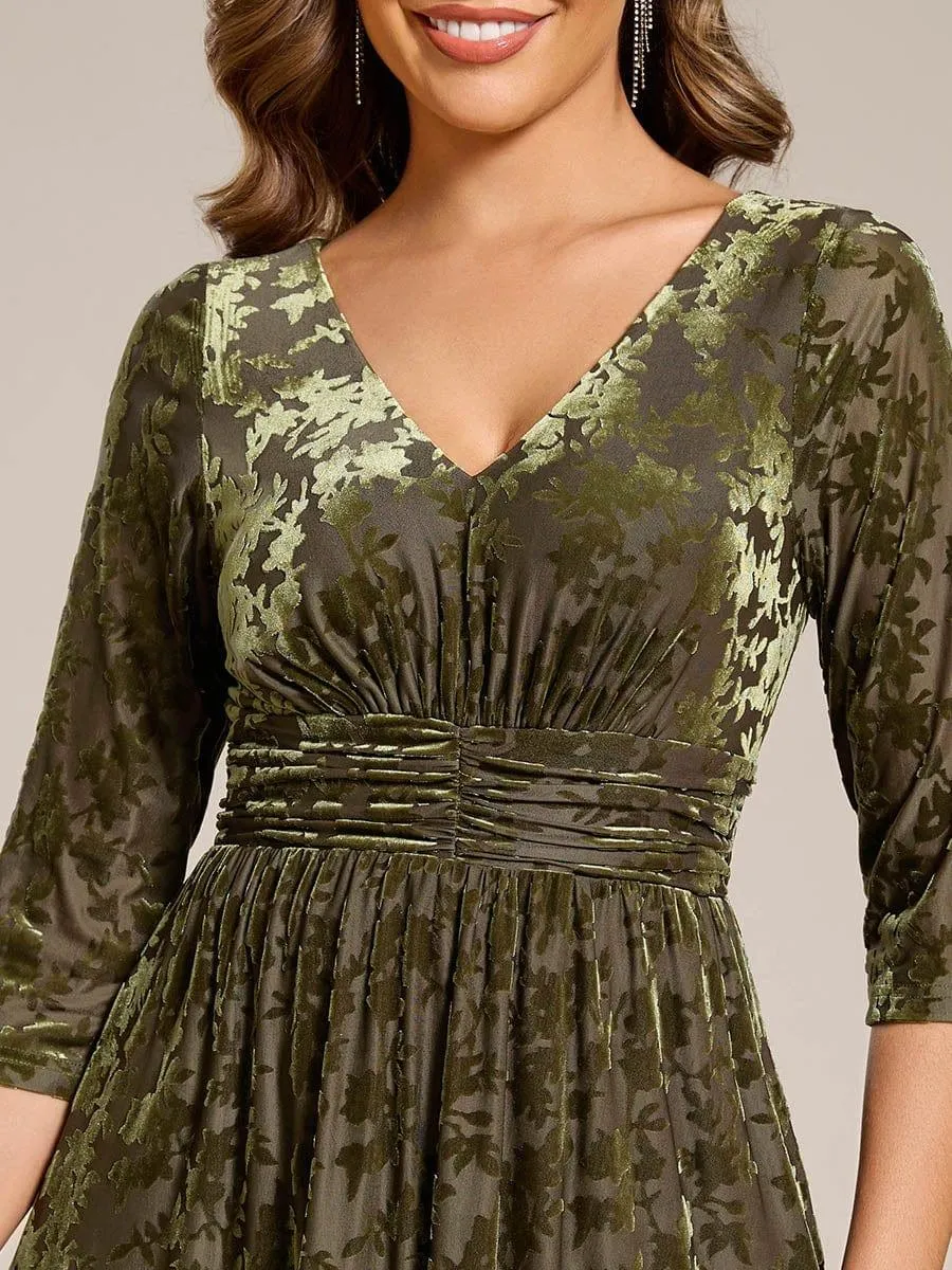 Robe d'invitée de mariage plissée à manches 3/4 en velours fleuri