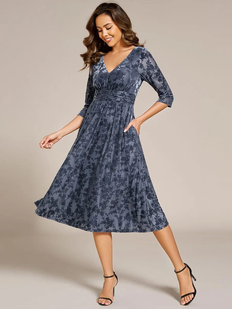 Robe d'invitée de mariage plissée à manches 3/4 en velours fleuri