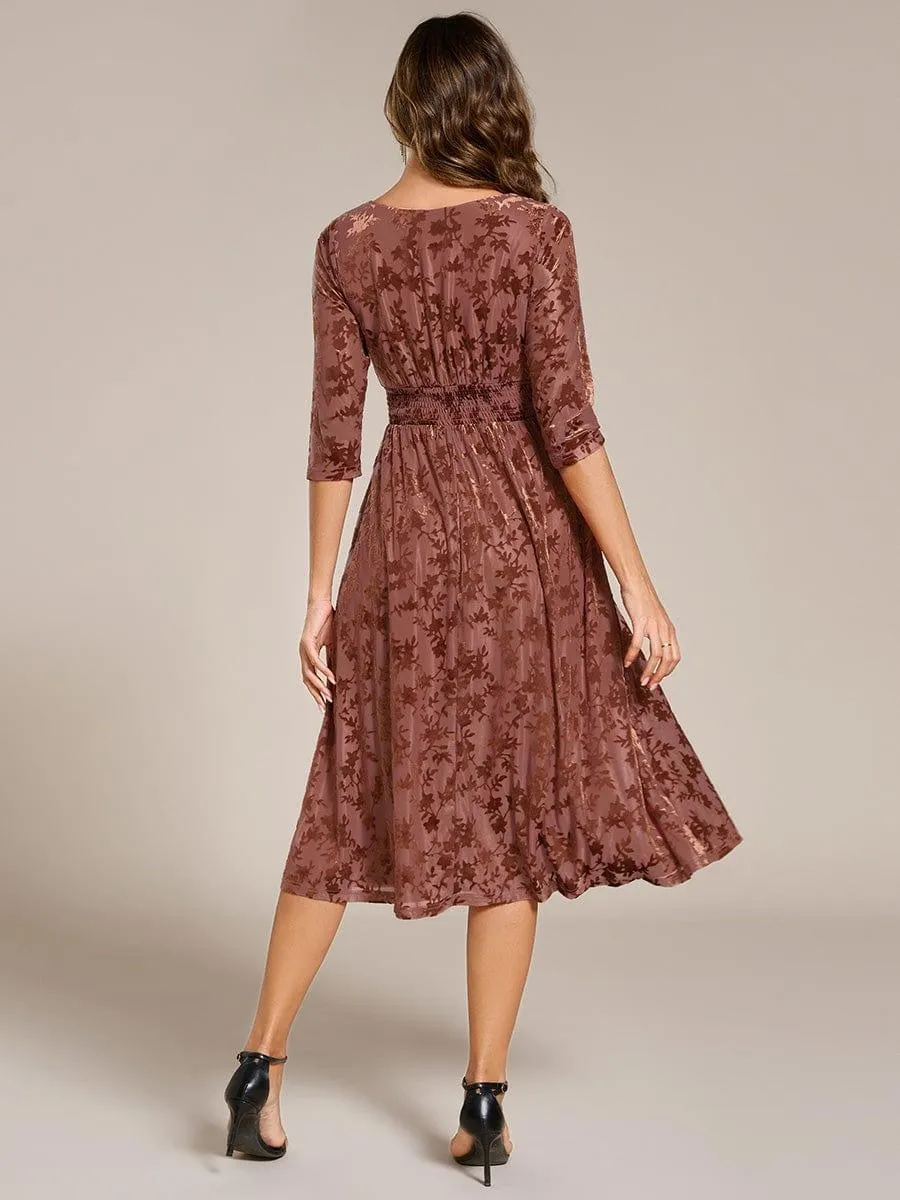 Robe d'invitée de mariage plissée à manches 3/4 en velours fleuri