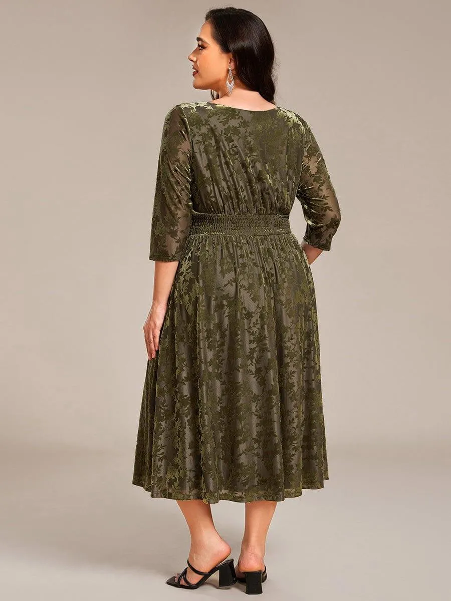 Robe d'invitée de mariage plissée à manches 3/4 en velours fleuri