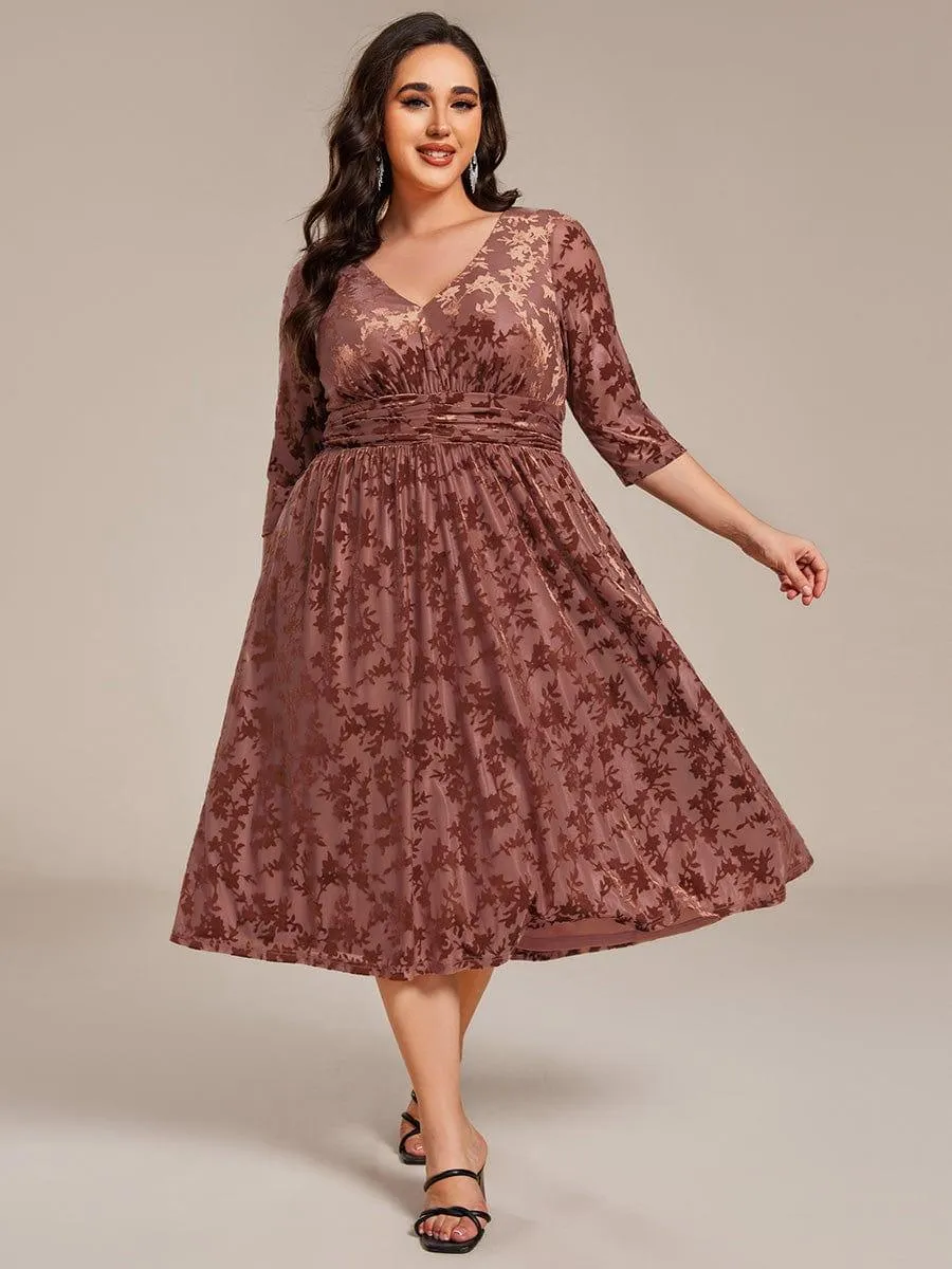 Robe d'invitée de mariage plissée à manches 3/4 en velours fleuri