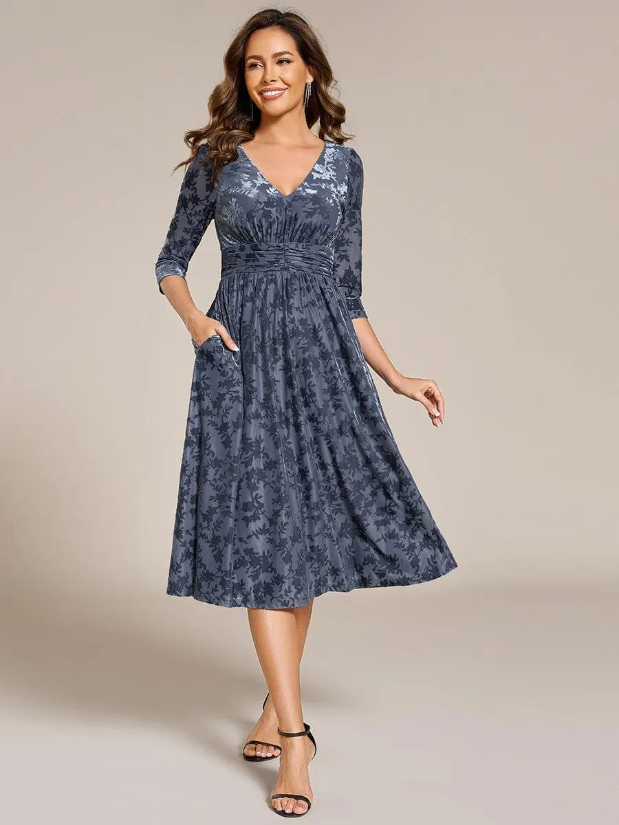 Robe d'invitée de mariage plissée à manches 3/4 en velours fleuri