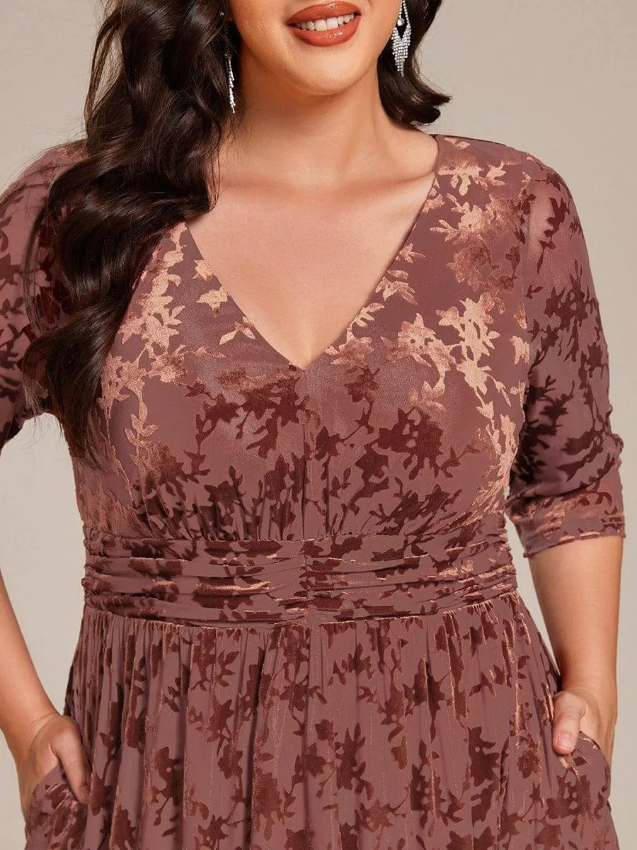 Robe d'invitée de mariage plissée à manches 3/4 en velours fleuri