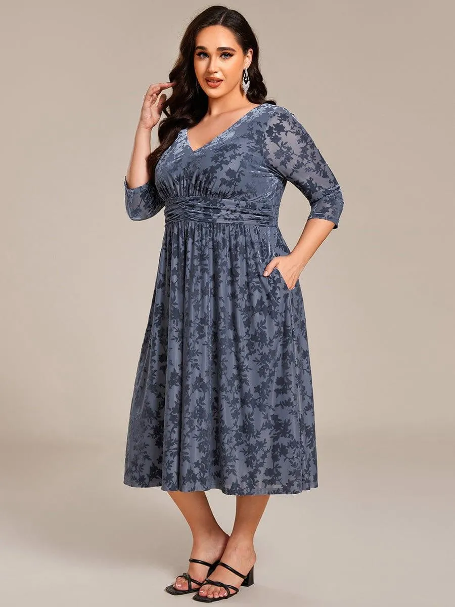 Robe d'invitée de mariage plissée à manches 3/4 en velours fleuri