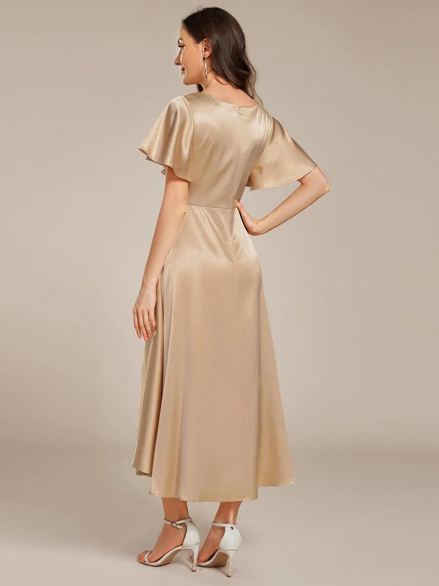Robe d'invitée mi-longue en satin à ourlet haut-bas