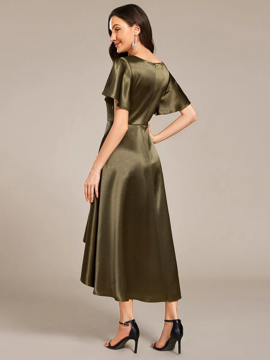 Robe d'invitée mi-longue en satin à ourlet haut-bas