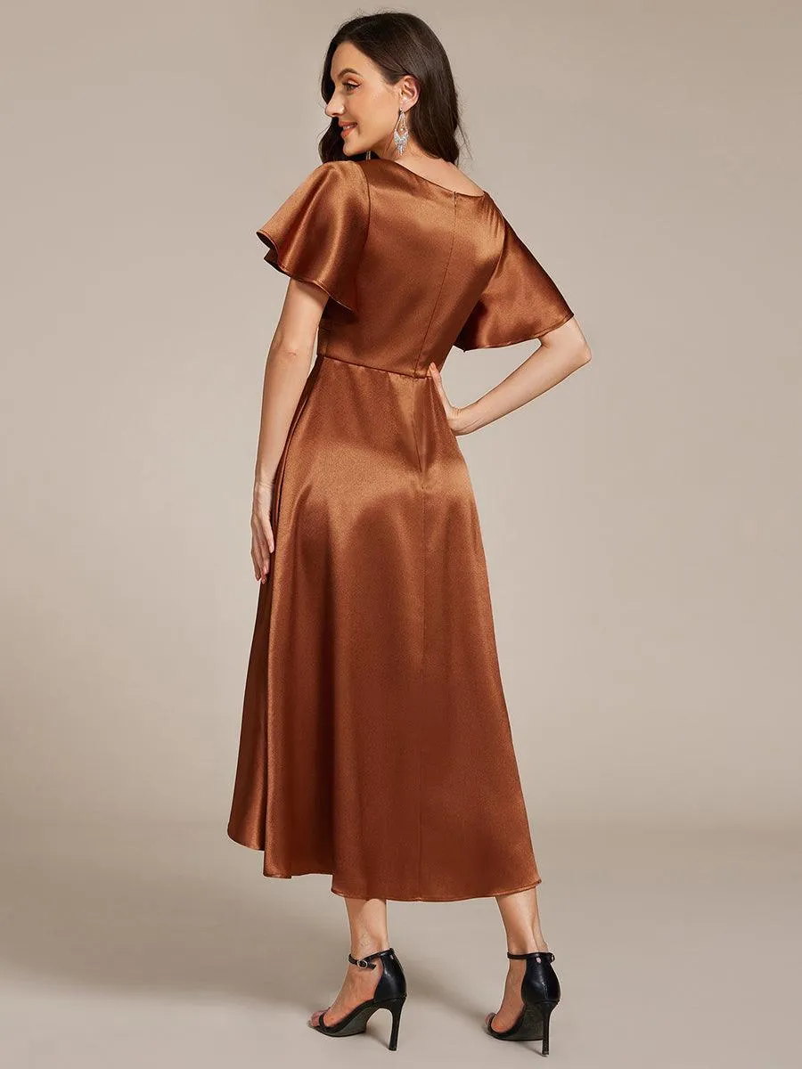 Robe d'invitée mi-longue en satin à ourlet haut-bas