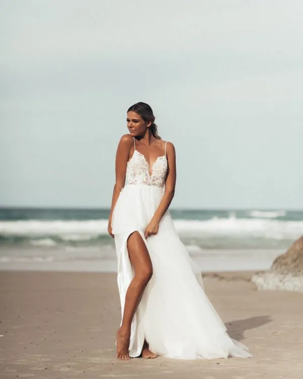 Sexy Beach Wedding Dresses Spaghetti Straps Unique Lace Appliques V-Neck Bridal Dress Split Side