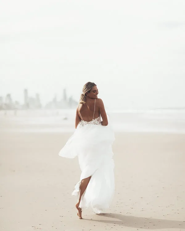 Sexy Beach Wedding Dresses Spaghetti Straps Unique Lace Appliques V-Neck Bridal Dress Split Side