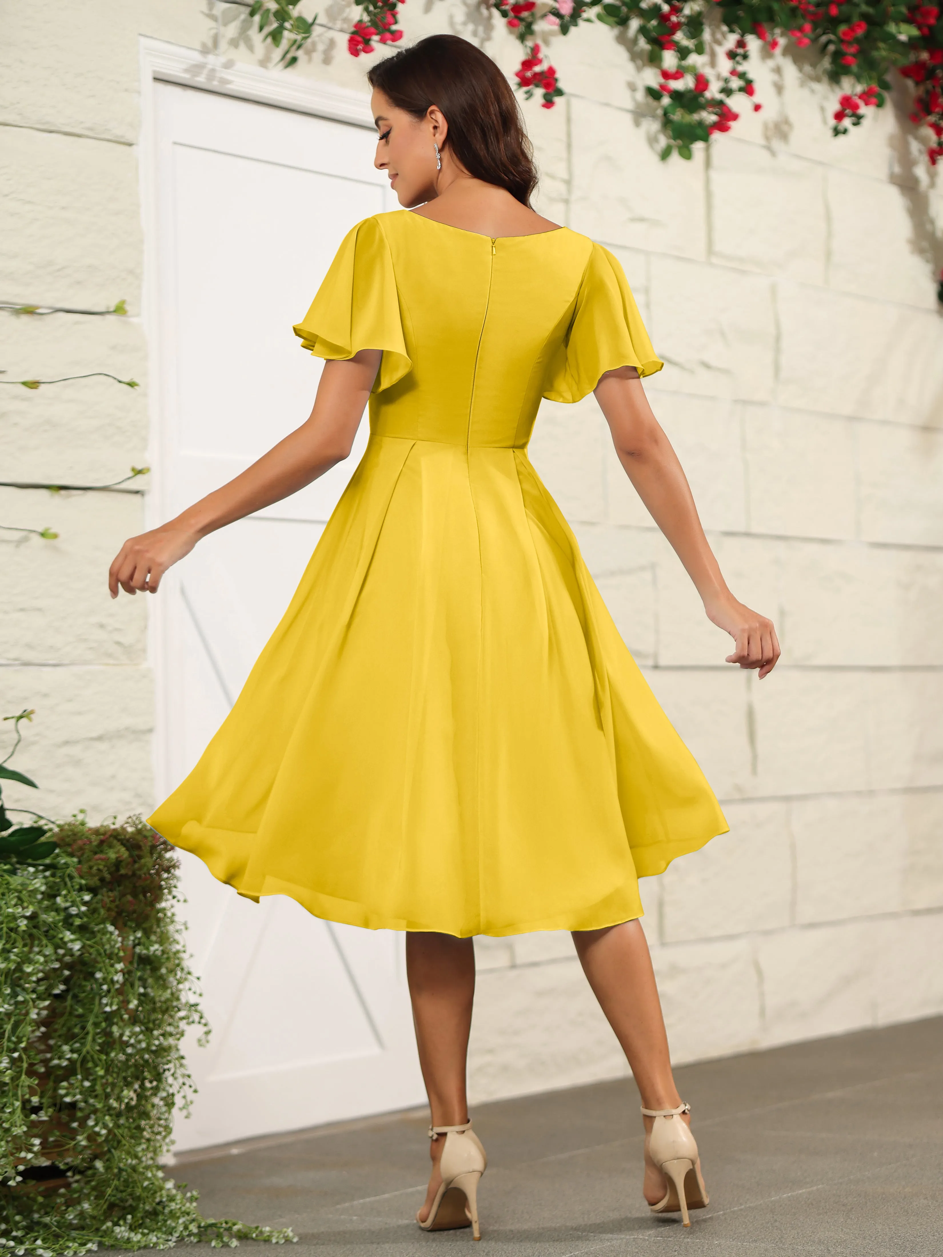 Short Sleeves Chiffon V Neck Knee Length Bridesmaid Dresses