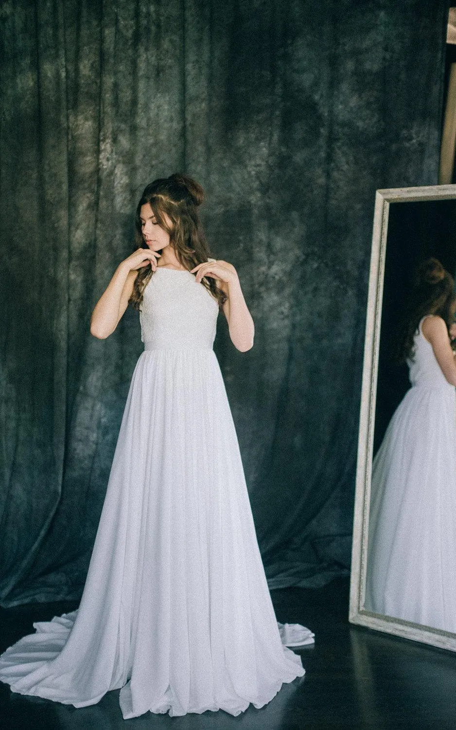 Simple A-Line Sleeveless Sleeve Chiffon Lace Wedding Dress-712228