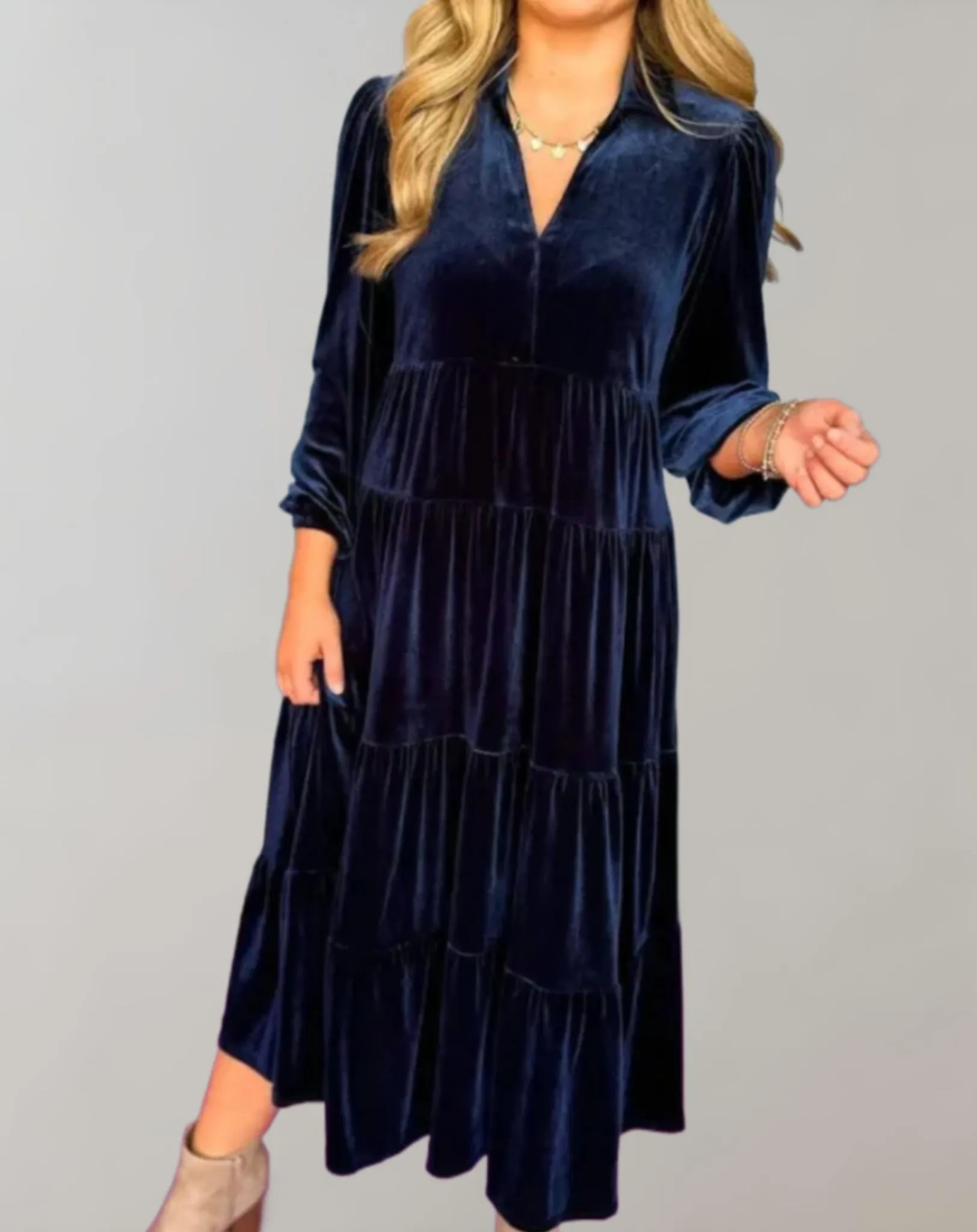 Ursula® | Loose velvet dress with a V-neck